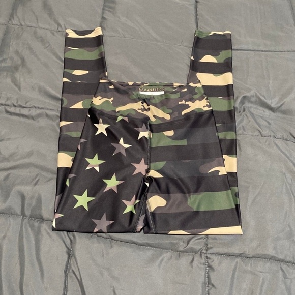 Patriotic Camo Leggings - Picture 3 of 6